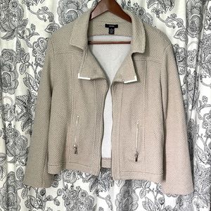 Alfani woman’s Jacket, XL, long sleeve, woven tan material.
